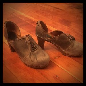 Sanita Theodora lace-up clogs. Size 8